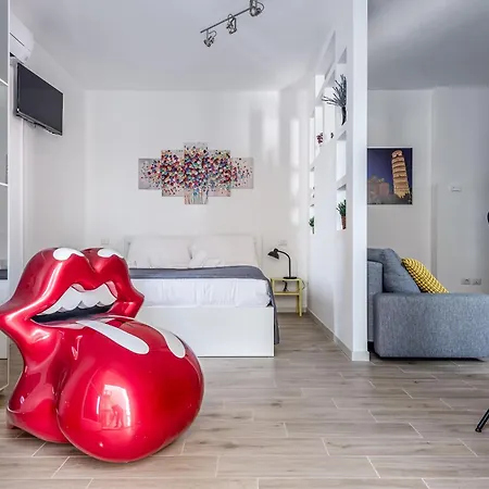 Hostly-giugio's House-lungarni And Town Center Apartament