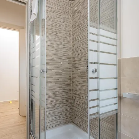 Apartament Hostly-giugio's House-lungarni And Town Center